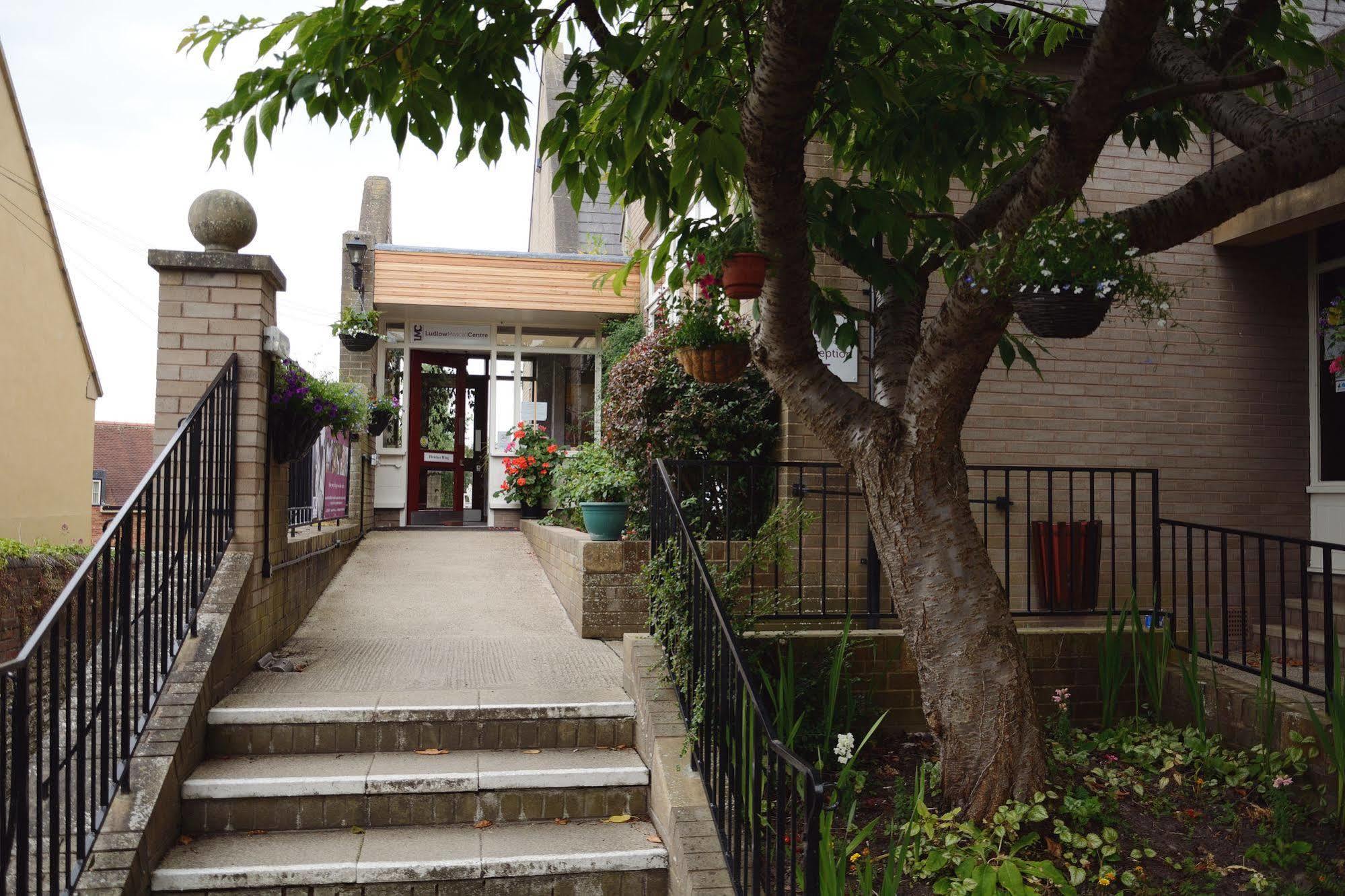 Ludlow Mascall Centre ภายนอก รูปภาพ